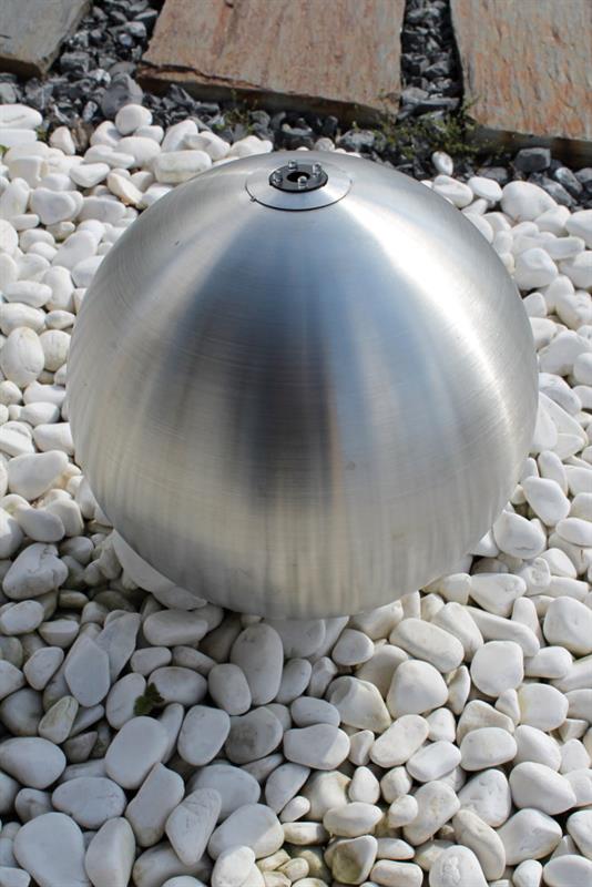 Brunnenkugel aus Edelstahl matt gebürstet mit LED-Beleuchtung in verschiedenen Größen erhältlich