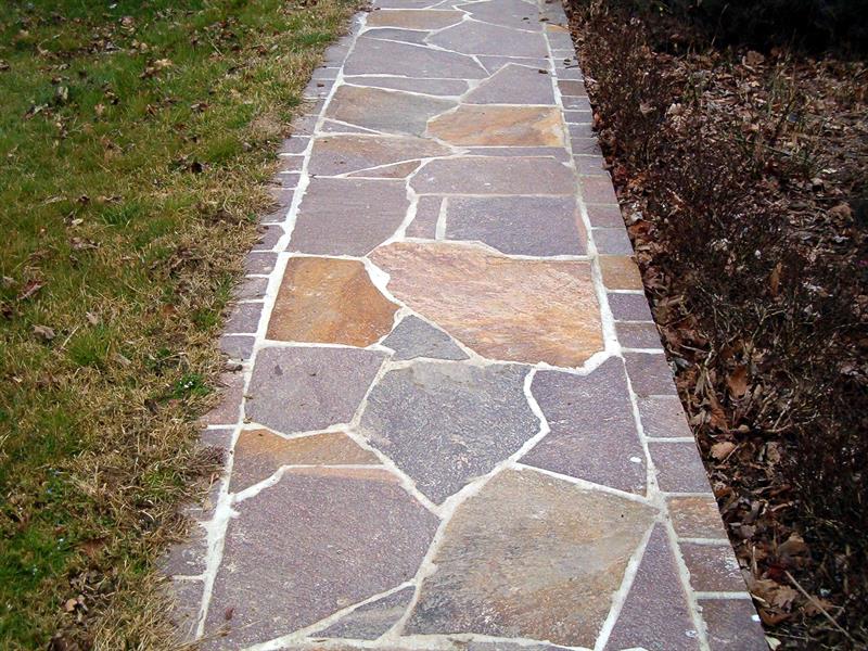 Polygonalplatten aus Porphyr, Stärke ca. 3-5 cm 