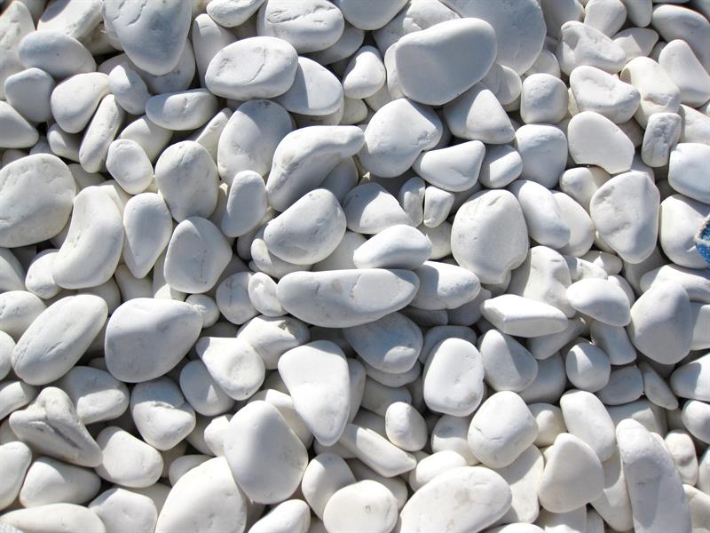 Dolomit Zierkiesel weiß, 10 - 30 mm Körnung, rund getrommelt, in PE Sack a 20kg