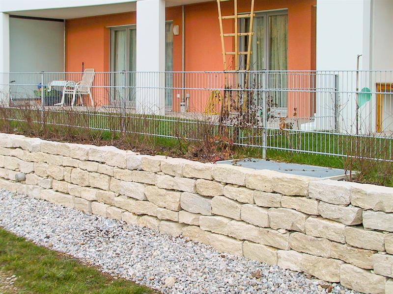 Mauersteine aus Jura Kalk gelb/grau 15-20cm, Vorderseite und Lagerfugen gespalten,