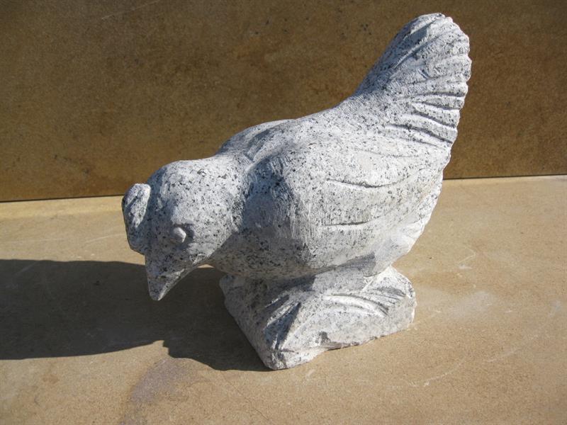 Henne aus Granit