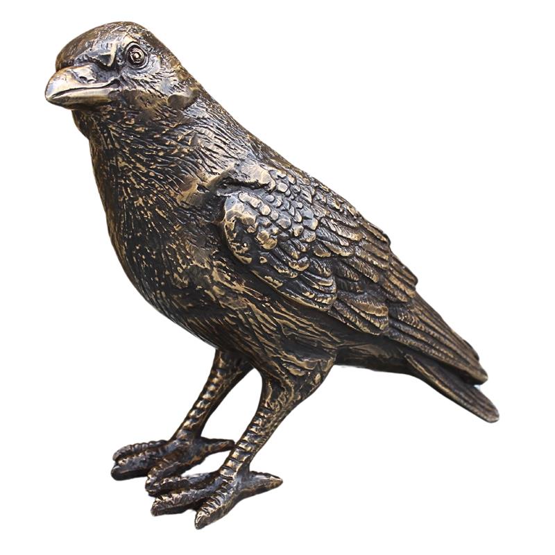 Rabe aus Bronzeguß, zur Seite schauend