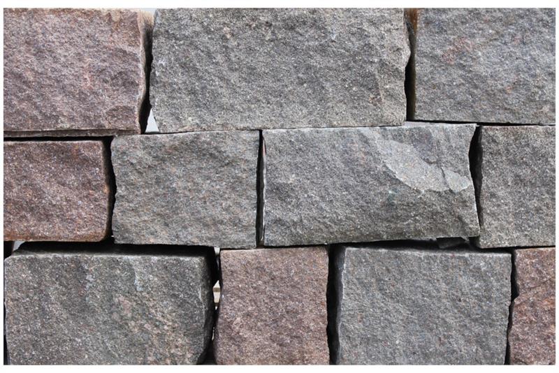 Mauersteine aus Porphyr, behauen, Sichtseite Höhe ca. 15-20 cm