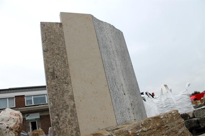 Sichtschutzplatte aus Kirchheimer Muschelkalk, ca. 200x50x8 cm