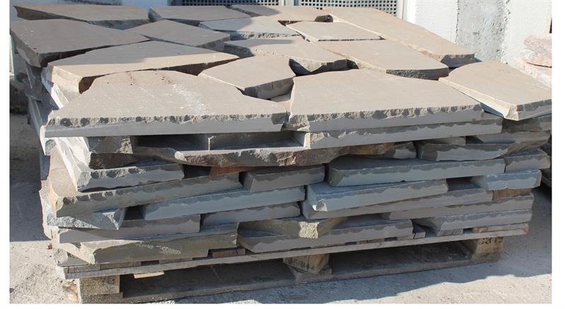 Polygonalplatten aus Bergischer Grauwacke, OBERFLÄCHE GEFLAMMT