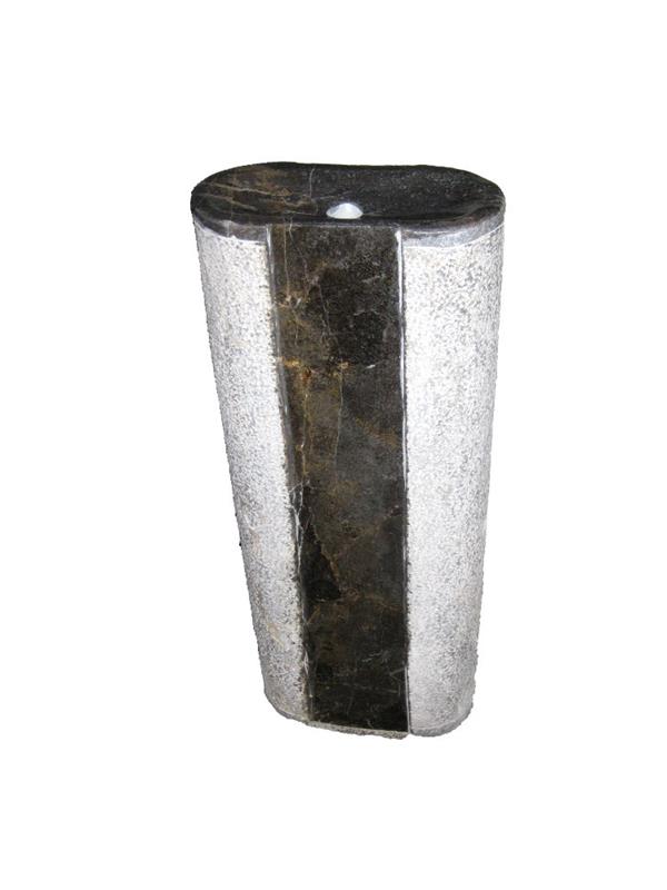 Wassersäule Ferdinand aus braunem Kalkstein rundlich, teilweise poliert, verschiedene Größen