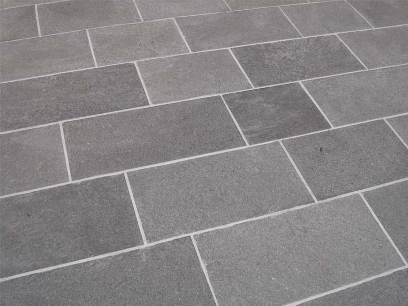 Bahnenware aus Quarzit, in verschiedenen Breiten erhältlich, Stärke 2,5-4,0cm, Kanten gesägt